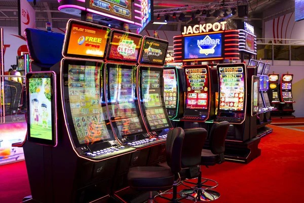 Deposit screen showing QRIS, DANA, OVO payment options